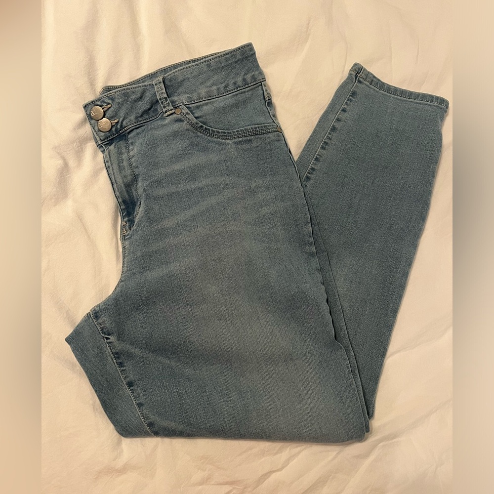 D. Jeans Women’s 16 light blue jeans